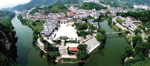 加快培育特色小鎮(zhèn)，著力搭建發(fā)展平臺(tái)