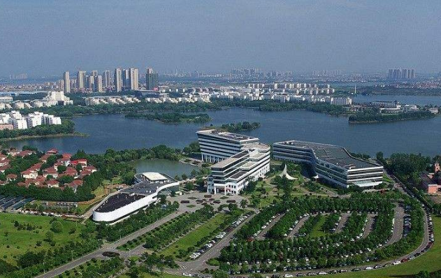 武漢開(kāi)發(fā)區(qū)加快新舊動(dòng)能轉(zhuǎn)換 今年高新技術(shù)企業(yè)產(chǎn)值占工業(yè)總產(chǎn)值75%